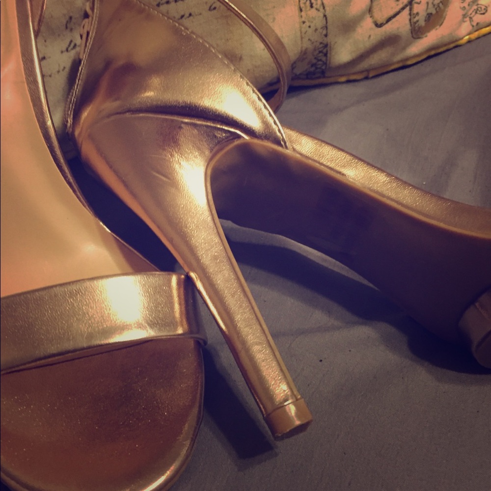 Wild Diva Size 8.5 Heels Rose Gold